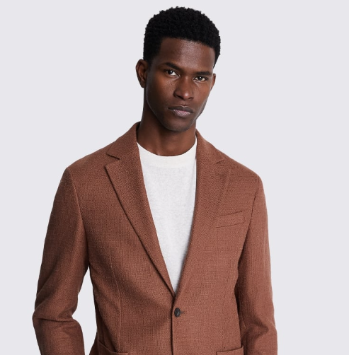 If you want to keep it formal but step away from suiting, shopping blazer jackets is a great place to start. @MossBros. range of men's casual blazers is packed with choices from tailored to regular and slim cuts.
#smartcasual #tailoring #menswear #Cambridge