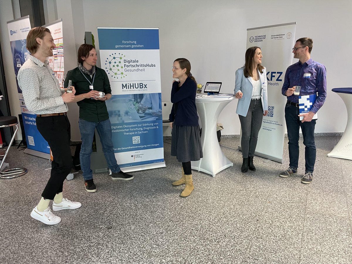 2. Tag auf dem Sächsischen KI-Kongress 2024 in
<a href="/Stadt_Chemnitz/">Stadt Chemnitz</a> Ein Kaffee geht immer.😅
<a href="/MiHUBx/">MiHUBx - Medical Informatics Hub in Saxony</a> gemeinsam am Stand mit <a href="/EKFZdigital/">Else Kröner Fresenius Center for Digital Health</a>
📷  Stream: ki-kongress-sachsen.de #kikongresssn #kinetworksn
<a href="/MII_Germany/">Medizininformatik-Initiative</a> @Medizin_TUD <a href="/tudresden_de/">TU Dresden</a>