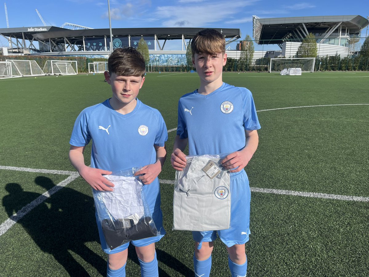 Session 2 ☑️ with @ManCity. High intensity training with plenty of enjoyment. Awards given out to Geth and Ash for their efforts by the coaches. 👏