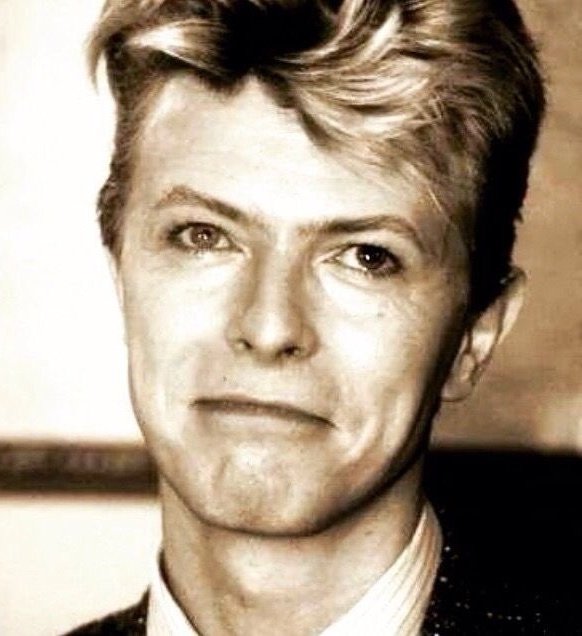 And when the chips are down I stumble like a blind man #BowieForever #DavidBowie Sometimes music is a lifesaver #StopWar ☮️