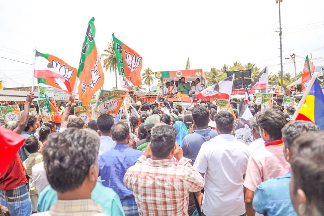 AcsArunkumar's tweet photo. வாக்குப்பதிவு இயந்திரத்தில் வரிசை எண் 2 ல் A.C.சண்முகம் அவர்களுக்குத் தாமரை சின்னத்தில் வாக்களியுங்கள்.
ஆதரிப்பீர் A.C. சண்முகம்
வாக்களிப்பீர் தாமரை சின்னத்திற்கு...
#Vote4ACS #Vellore #ACS #புதியநீதிக்கட்சி #BJP #AMMK #PMK #Vote4BJP #acshanmugam #SundarC https://t.co/NUHx3oT3rZ