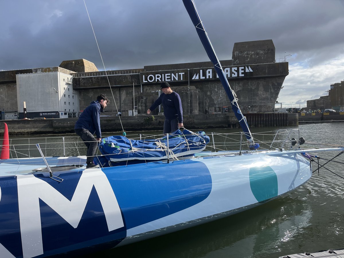 À 11 jours du départ de @The_Transat_CIC, ça fourmille du côté du Biotherm Sailing Team ! Pendant que Paul se concentre sur sa préparation, l’équipe technique passe en revue chaque recoin du bateau 🔎 #BiothermSailingTeam #IMOCA #TheTransatCIC