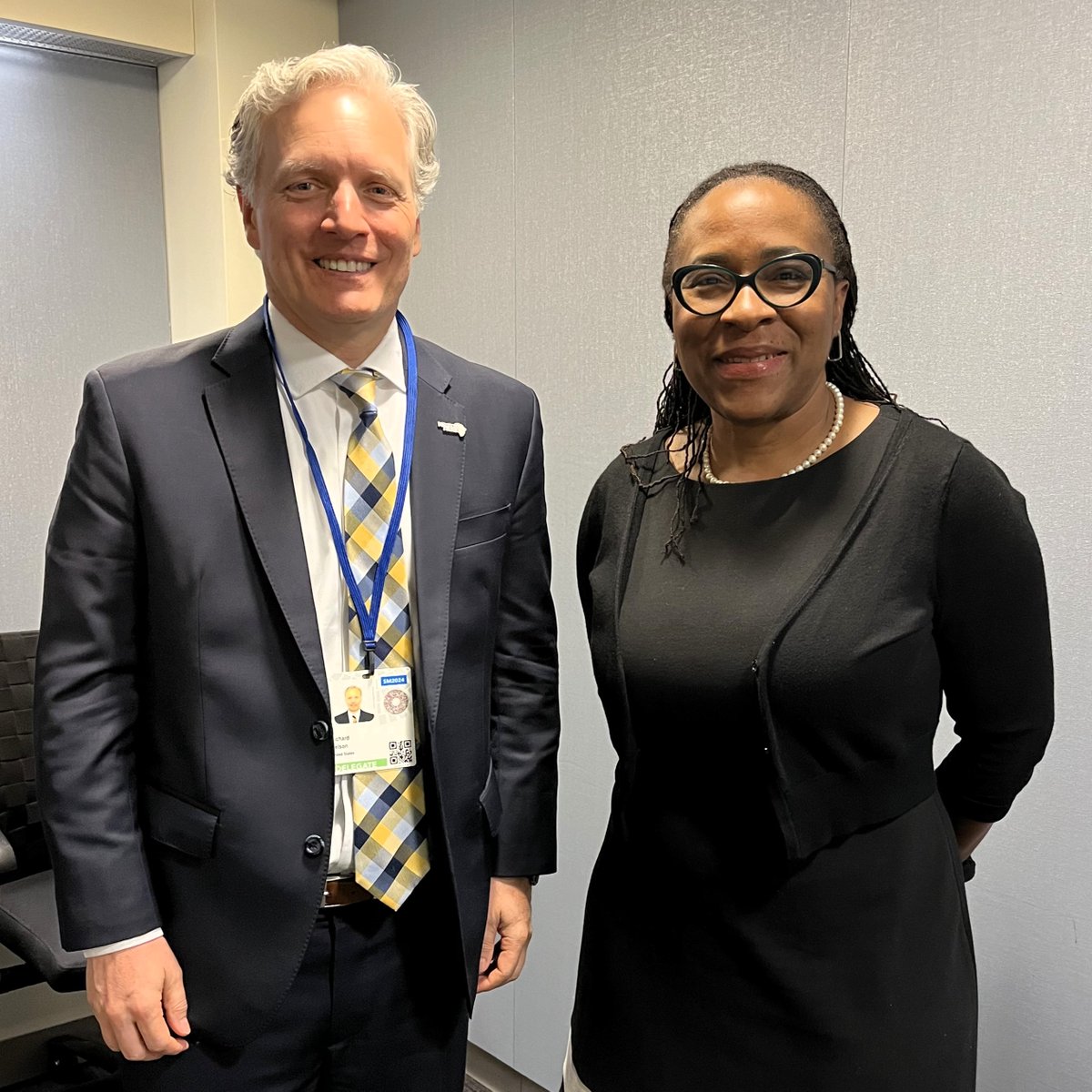 Coordinator Richard Nelson kicked-off our week at the #WBGMeetings catching up w/ #PowerAfricaPartner @RMIAfrica's @Ije_ikoku_okeke discussing how our partnership can boost #RenewableEnergy projects in Africa - making them more viable, cutting costs & enhancing access to finance.