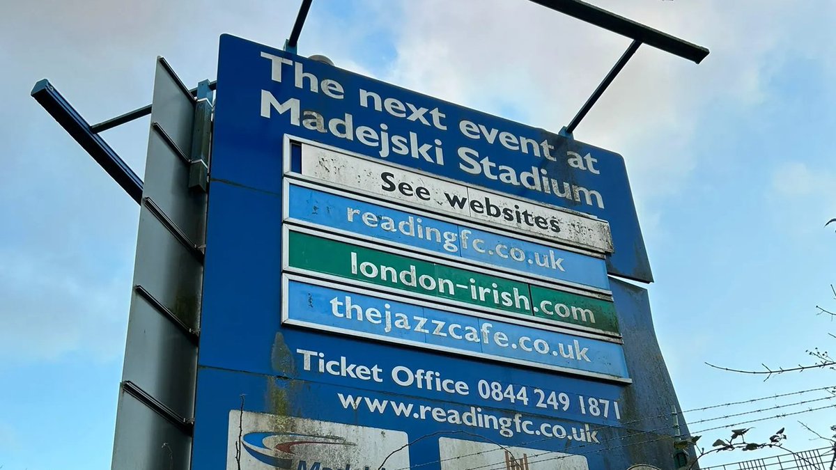 ANALYSIS: A sign of the times at #ReadingFC? For Alex, one particularly rundown, out-of-date sign is a visible metaphor for the state that the club has been allowed to degrade to under the stewardship of Dai Yongge. 🔗 tinyurl.com/yf7n2d84