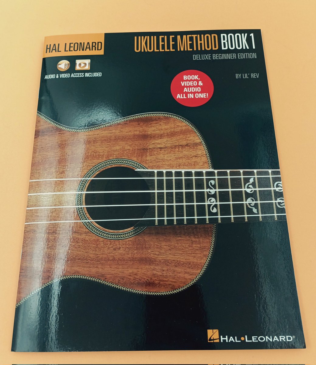 ramirez_your's tweet photo. 🇪🇦 Para aquellos que quieren disfrutar de la música y tocar un instrumento con un sonido más exótico el ukelele es lo ideal. 
Aprende todo lo que necesitas con este libro lleno de canciones e información valiosa para aprender de manera natural y eficiente.
😄🎼📖 https://t.co/b4wLSSqzgr
