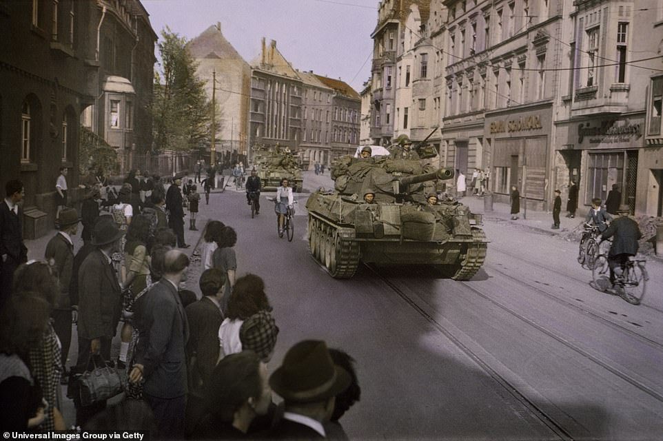 Heute vor 79 Jahren marschierten amerikanische Truppen in #Düsseldorf ein und beendeten damit die nationalsozialistische Barbarei.

Wenige Stunden und Tage zuvor ermordeten die Nazis vier Mitglieder der Widerstandsgruppe „Aktion Rheinland“ sowie Moritz Sommer und Else Gores.