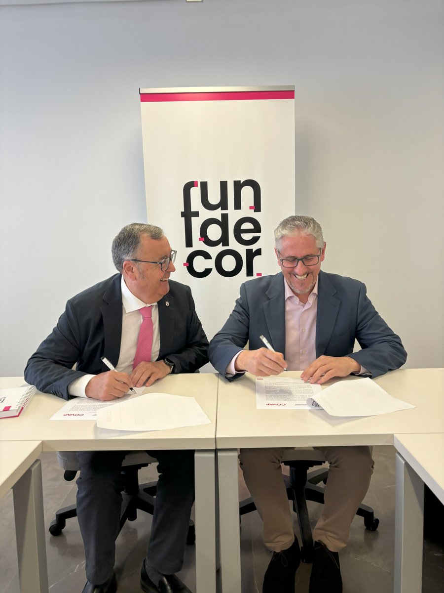fundecoruco's tweet photo. ✒️ En el acto de firma del nuevo programa de prácticas para estudiantes UCO llamado #TalentoCOVAP , estuvieron presentes:

- Juan José Lunar y Antonio Herruzo, representantes de COVAP
- Antonio Arenas, Rocío Muñoz y M. Ángeles Mellado, representantes de UCO y Fundecor https://t.co/eoA2Lwpqde