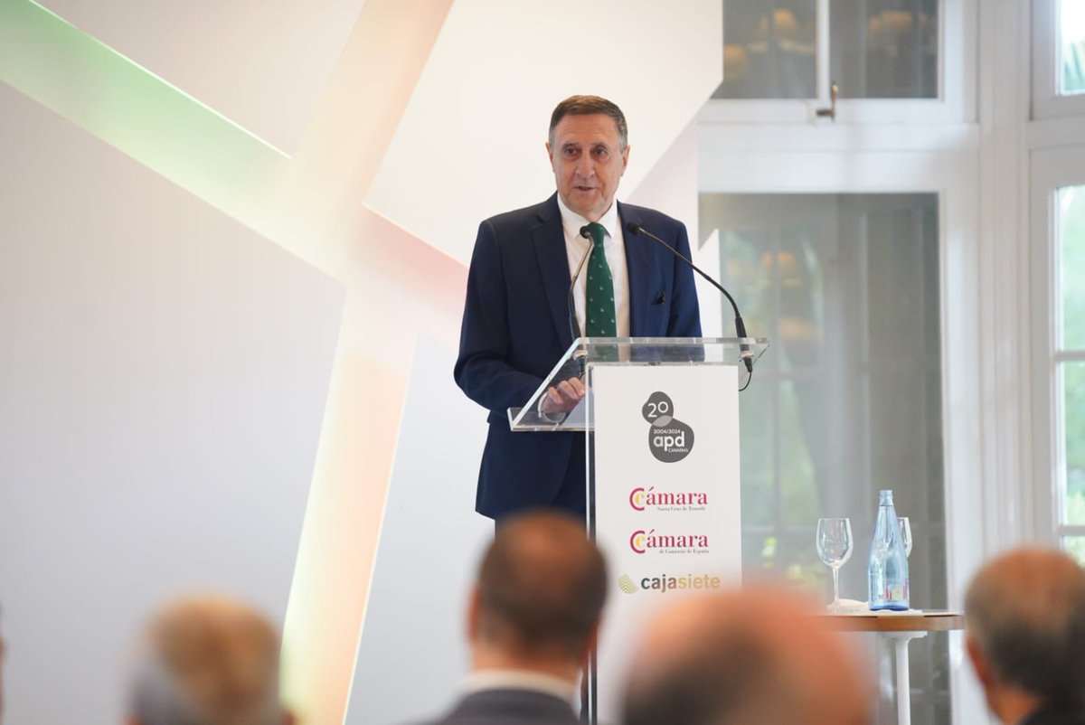 MiriamAPDCan's tweet photo. Inauguramos el encuentro de hoy con nuestro consejero en #Canarias en @APDasociacion y presidente de @cajasiete Fernando Berge #digitalizacion #innovacion #empresas https://t.co/mmzHPKyPYn