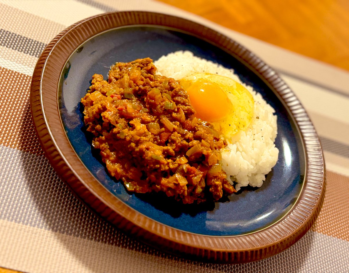 キーマカレー🍛🥚
#おうちごはん #おうちごはん𓎩𓌉𓇋 #豚ひき肉 #ピーマン #玉ねぎ #トマト #カレー粉 #塩胡椒 #赤ワイン #ケチャップ #ウスターソース #卵 #晩ごはん #自炊記録 #料理部 #料理記録 #料理好きな人と繋がりたい #dinner #Cooking