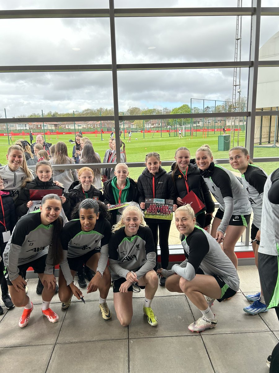 Thanks @LFCFoundation for a brilliant day at Melwood watching the 1st team women train. Thanks to all the staff for their patience and kindness with our children. They had a wonderful time. #PEAtEM