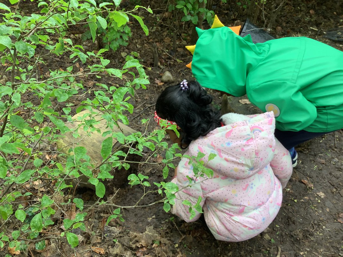 SJLCARDIFF's tweet photo. 🍃🌳🍃 In #Nursery we are learning about creatures that live in the forest 🍃🌳🍃 This week we have been collecting sticks to make a hedgehog collage! 🦔💕🦔 Hyfryd! 🦔💕🦔 #ExploratoryPlay #ScienceInAction @SJLCARDIFF @_OLW_ https://t.co/wkpQCQCweD