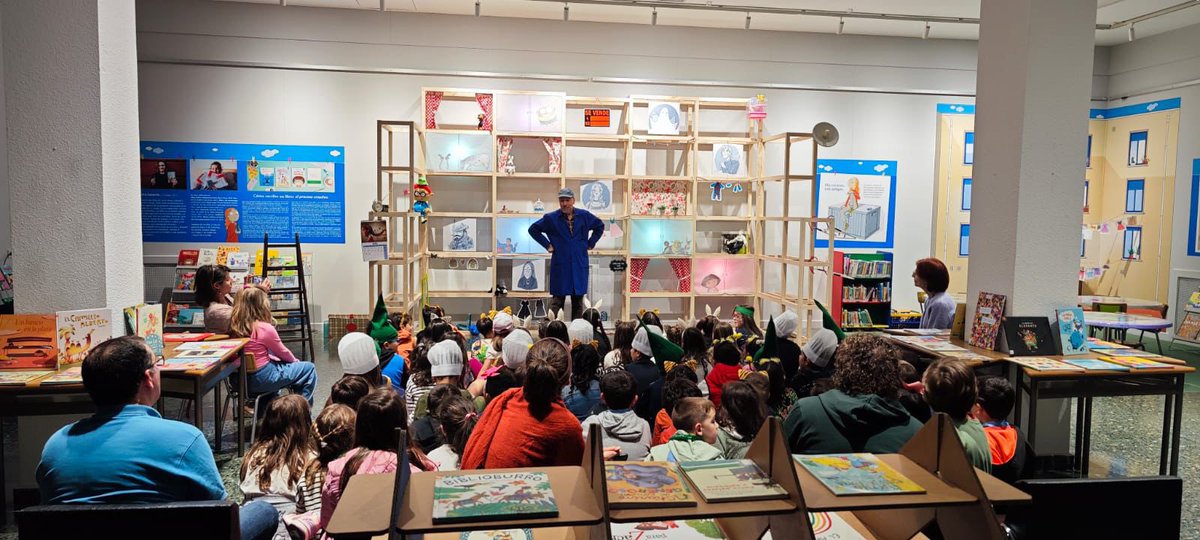 CEIPCampoCruz's tweet photo. El Salón del Libro Infantil cumple 25 años y hoy hemos ido a la Biblioteca Municipal para participar en sus actividades de promoción de la lectura.

Hemos disfrutado del Cuento “ Patio de luces” que nos ha enseñado que nada es lo que parece. https://t.co/iaLgzkxkfG