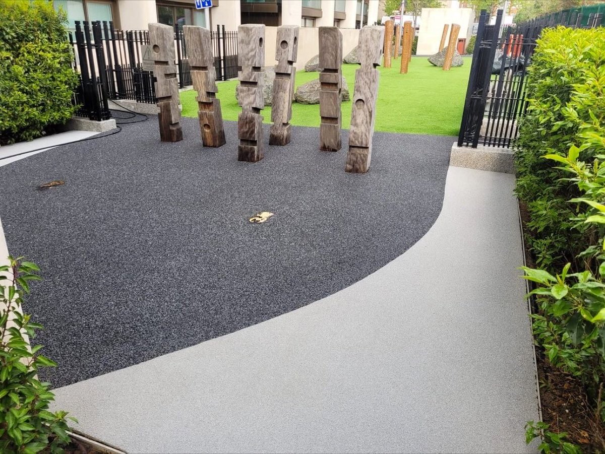 👉 At Simple Clean, our commitment to excellence is at the💙of everything we do. When you choose us for your sites, you can expect nothing less than perfection.  📲 020 8916 2237 #simpleclean #softpour #playground #cleaning #property #commercial #landlords #building #flats