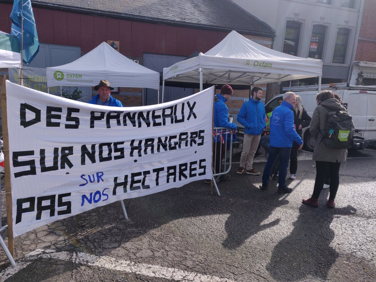 Rassemblement en cours contre l'agrivoltaïsme en Wallonie #17avril

Ouvrir la porte à ce modèle et ses investisseurs ➡️ c'est renforcer la crise du foncier agricole que nous vivons chez nous !