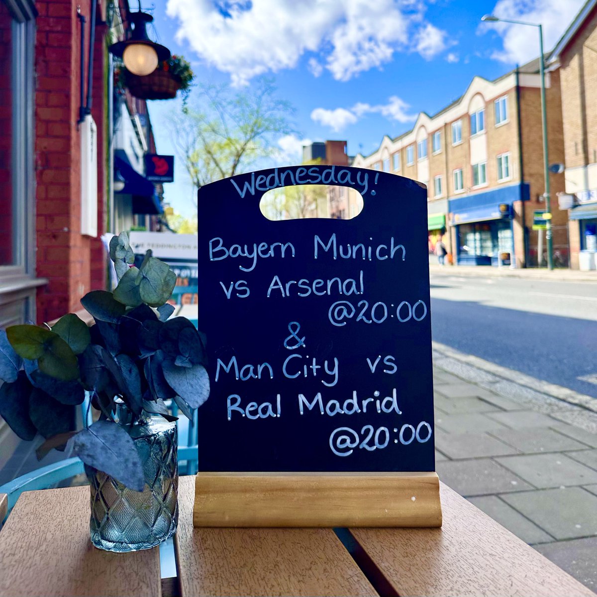 We’ll be showing both games this evening for your Wednesday night football fix . . . 

#familyfriendlysportspub #championsleague #wednesdaynightfootball #blackboard #handwritten #teddington #highstreet #london