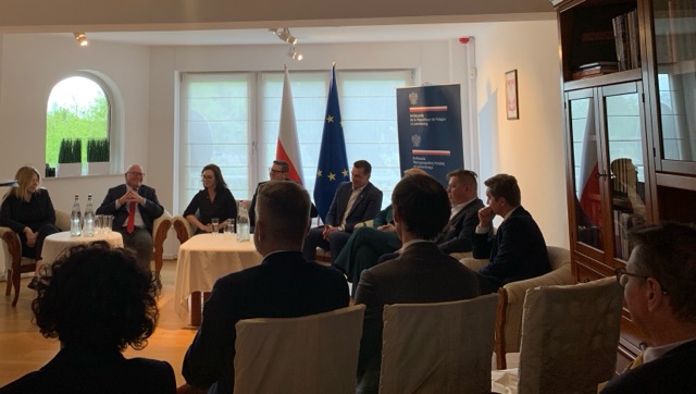 PLinLuxembourg (@plenluxembourg) on Twitter photo Spotkanie delegacji Komisji Sprawiedliwości i Praw Człowieka Sejmu RP ze Stowarzyszeniem <a href="/NetworkPL/">Network PL</a> w Ambasadzie RP w Luksemburgu. Spotkanie delegacji Komisji Sprawiedliwości i Praw Człowieka Sejmu RP ze Stowarzyszeniem <a href="/NetworkPL/">Network PL</a> w Ambasadzie RP w Luksemburgu.
