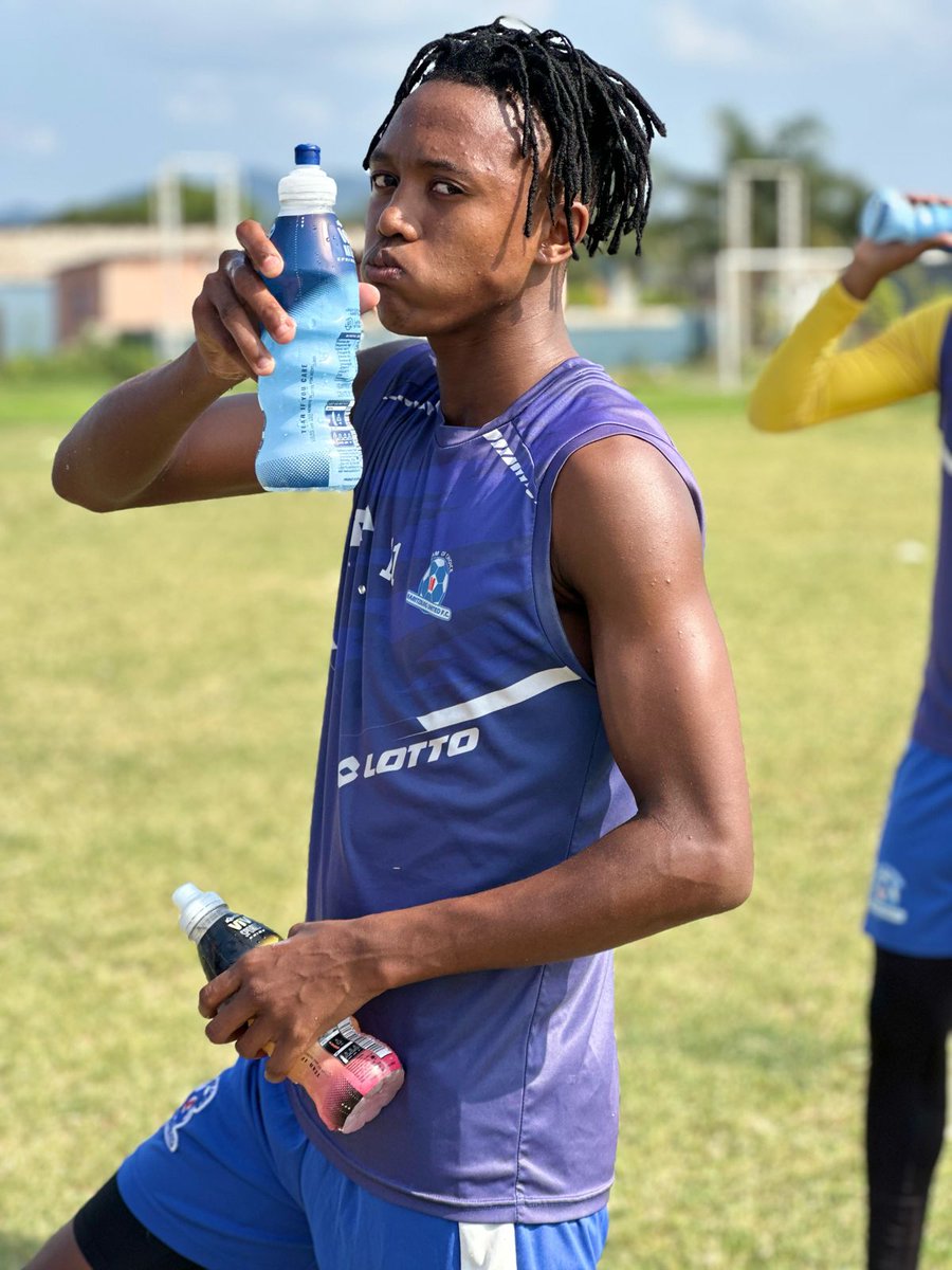Refueling this morning with <a href="/aQuelleViV/">aQuellé ViV</a> 💪💪

#HydrationPartner
#WeAreUnited