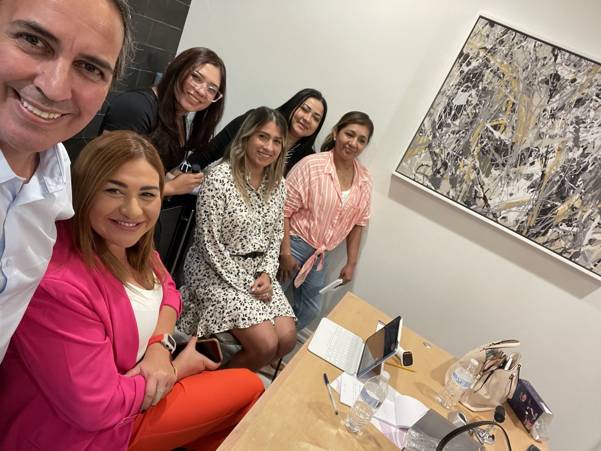 ExpertoCapilar's tweet photo. Curso #Tricoscopía y #ReflexoterapiaCraneoFacial para la Peluquería de Avanzada en #Miami. Muy Felices por las visitas de las Licenciadas en Cosmetología de 🇺🇸: Carolina del Norte, Huston, New York, California y Aguadilla Puerto Rico 🇵🇷. 
#tricologo #tricologia #educacion #aatri https://t.co/fcuqL5KqOl