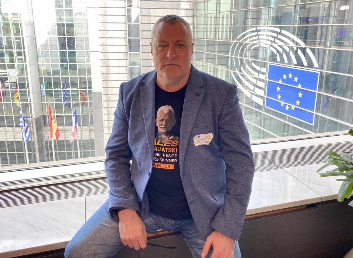 🙄 Police are looking for human rights defender of @viasna96 Leanid Sudalenka in Belarus Leonid published a photo from the European Parliament on his Facebook page. 'Today at about 1 a.m. a policeman knocked on my family's apartment. They are looking even at night, worried...…
