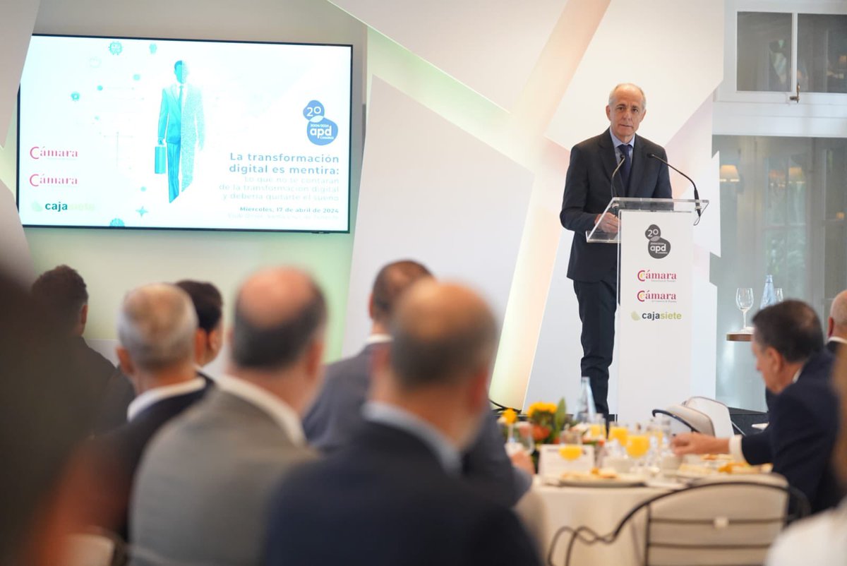 MiriamAPDCan's tweet photo. Presenta el encuentro el presidente de la @camarasctfe Santiago Sesé, que comparte con los presentes, a modo de reflexión, la necesidad de abrazar el cambio aunque a veces genere incertidumbre a nivel empresarial #innovacion #digitalizacion @APDasociacion #Canarias https://t.co/zaozdbHPbD
