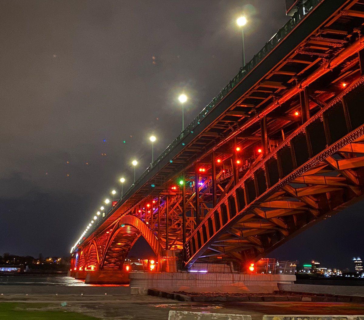 Early morning peace bridge colours ☝️🙌 #upper_niagara #Stormhour #ShareYourWeather