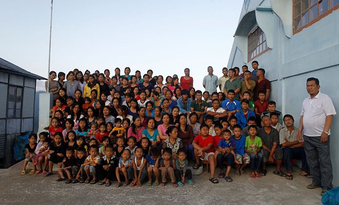 200 people in a five-story house. Let's see how the world's largest family lives. #BigFamily #HomeLife #FamilyLife