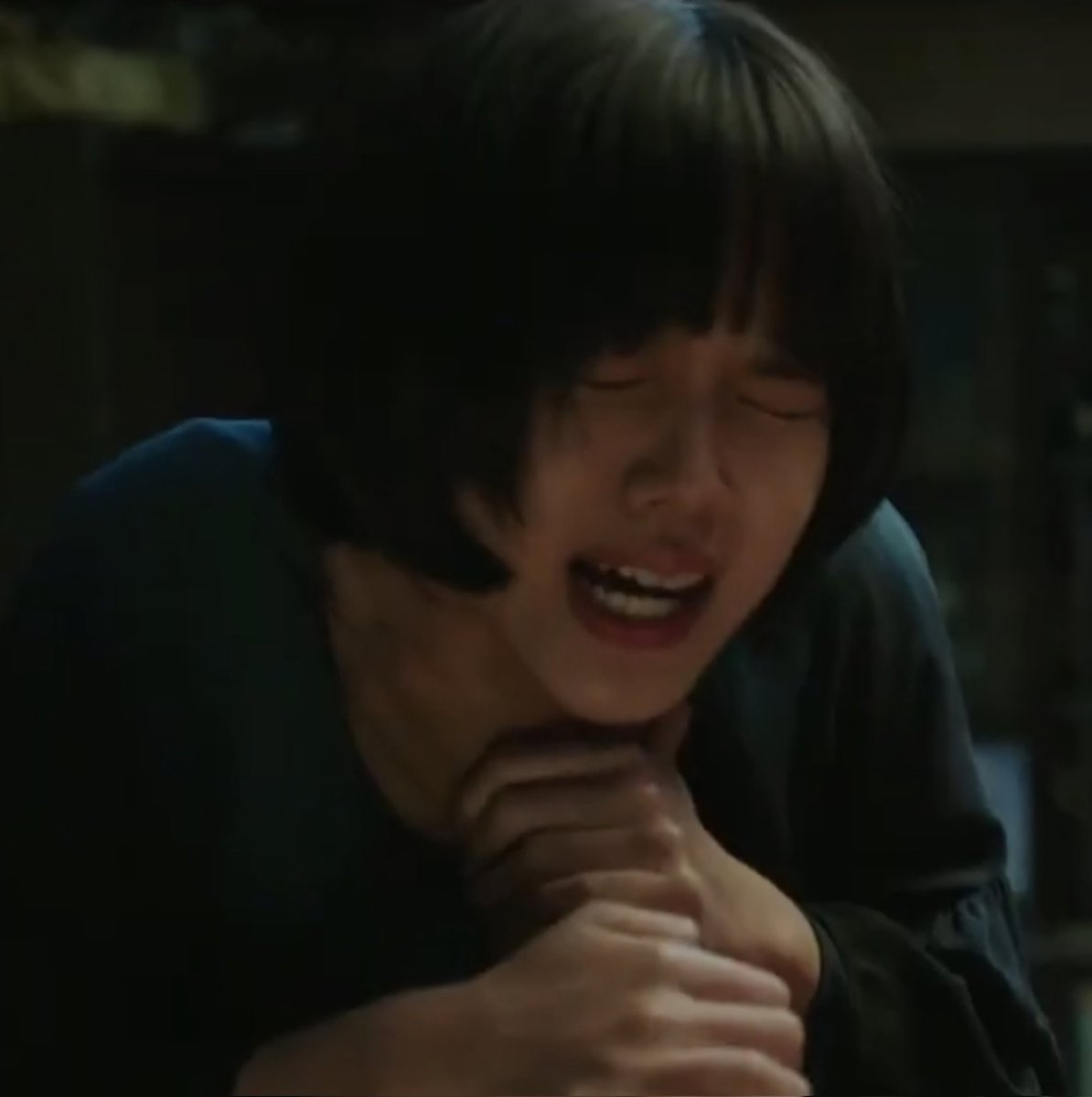delight_4718's tweet photo. The woman's strangling expression is so cute and lovely. I also want to hold her neck with my hand and press her neck slowly and strongly until she faints. https://t.co/6DRWzOmytu