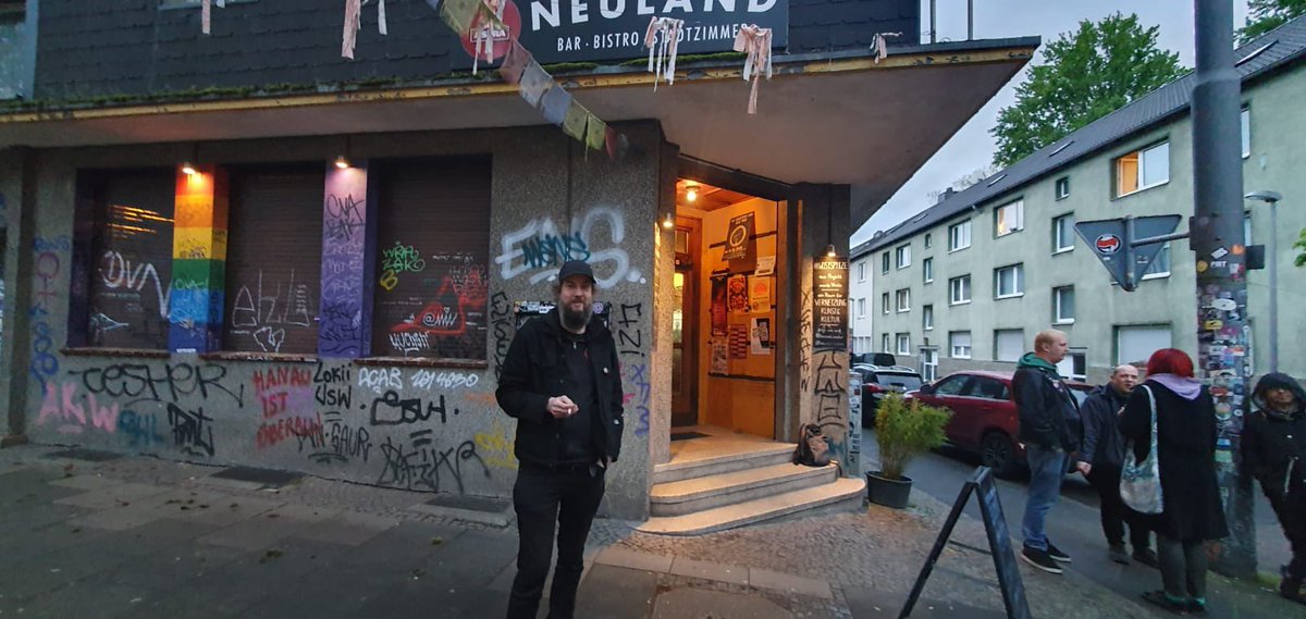 Show 2982 - My first time in Bochum and the first show with Kieran O’ Malley. Played at the rad Neuland. Nice opening set from Kalle Moosherr massive thanks to Tobi for having us really fun night. Today Tour rolls onto Frankfurt playing at Mampf