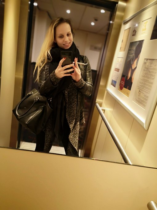 Amsterdam Kingsday is calling 🧡 https://t.co/ku2FLzcsY1<a href="/tag/mvsales"class="tags"><span>#mvsales</span></a>