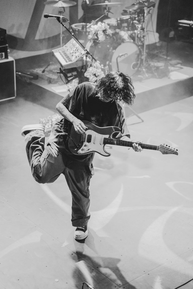 BLACKM0SS's tweet photo. chat heres a sneak peak at isaac in denver (repost w cred) https://t.co/824ojw0AAQ