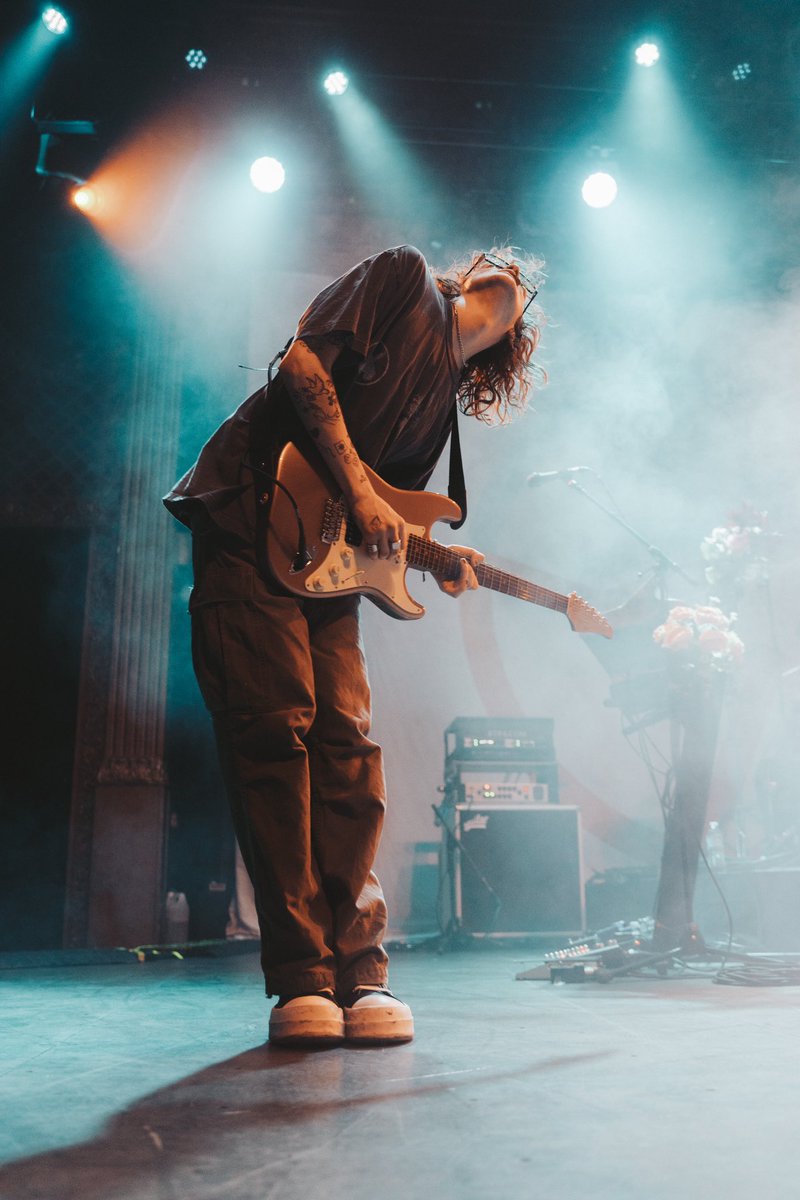 BLACKM0SS's tweet photo. chat heres a sneak peak at isaac in denver (repost w cred) https://t.co/824ojw0AAQ