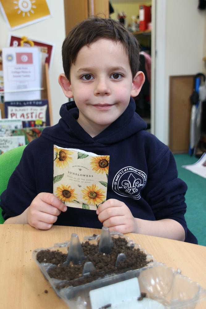 @MarysCep we have been planting seeds like our partner @HeritagePrimary in Moldova. Part of our work for #SDG 13. We recycled egg boxes made from plastic waste in the sea to plant our seeds, like a mini propagator @Schools_British @GSchoolAlliance @EcoSchools @fethyletaief