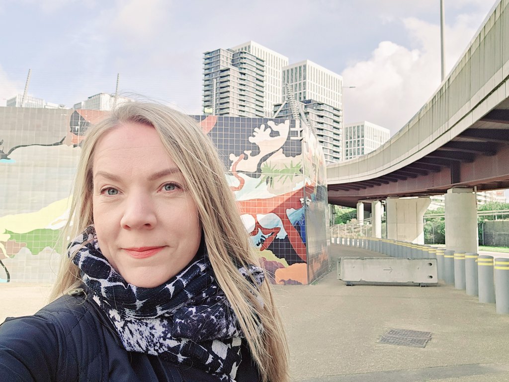 Fabulous - although chilly - morning at the <a href="/MobCommAssets/">Mobilising Community Assets</a> conference in the Olympic village site in #Stratford, <a href="/ucl/">UCL</a> East campus. Our project team, led by <a href="/MGreenfields/">Margaret Greenfields</a>, look forward to the day, meeting other project teams and learning
/thread 👇
#UMigNet