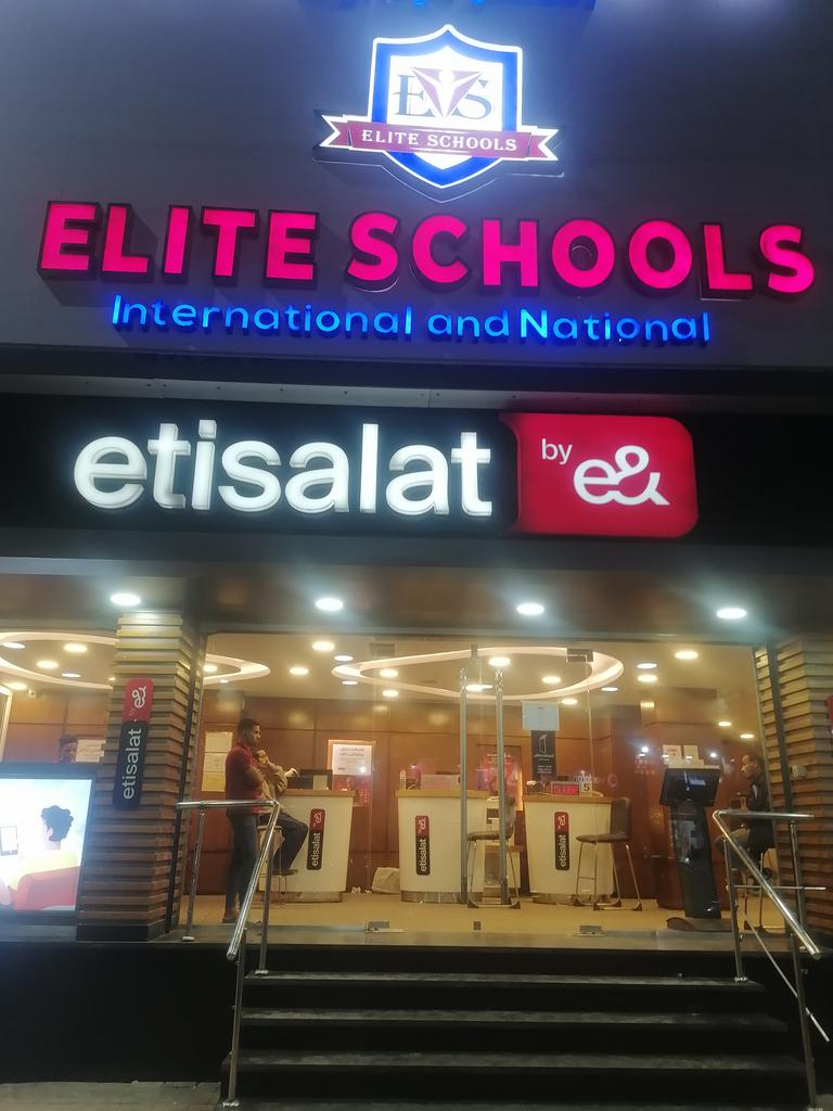 kemoaborass's tweet photo. @EtisalatEgypt 
فرع سوهاج شارع الجمهوريه عدم احترام العملاء وتسهيل امورهم ياريت تغيروا الموظفيين https://t.co/BOoUlaSnRV