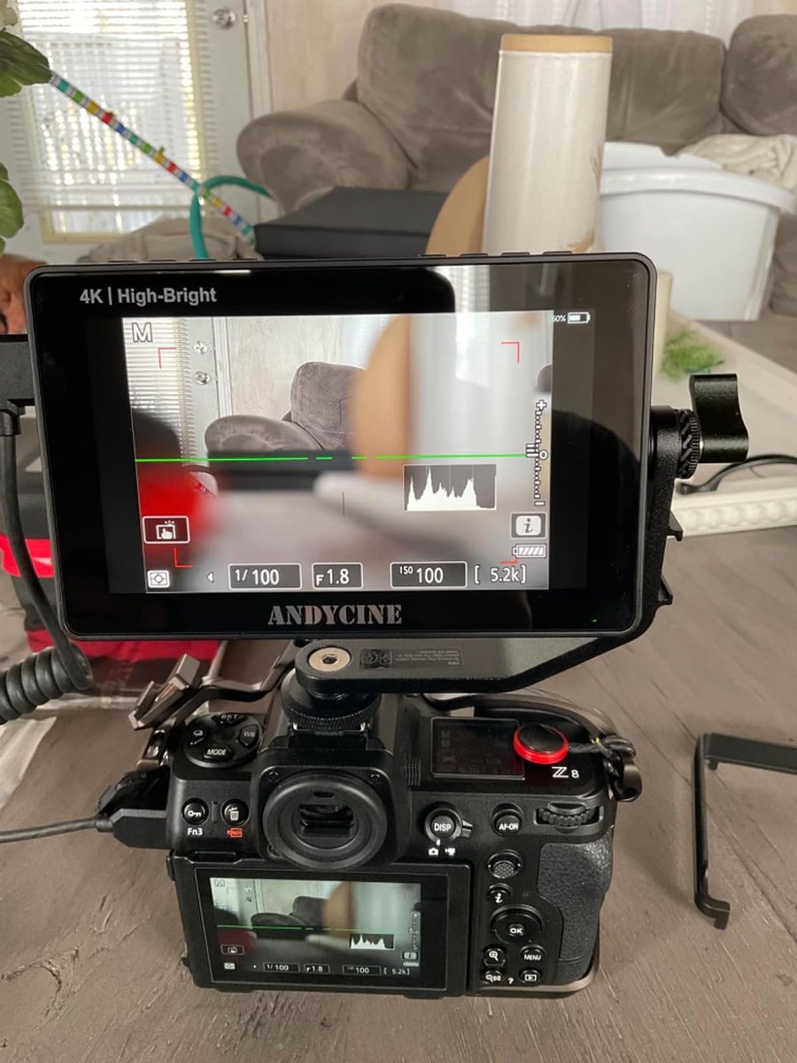 Andycinegear's tweet image. Ranked among the best in terms of image quality and functionality. The Andycine A6II is an amazing little monitor.

#directorsmonitor #proresrAW #SDI #ARRI #Sony #cinema #filmmaking #camerasetup #videography #ASMR #asmrvideo #cameragear #filmmaking #cinematography #camerarig