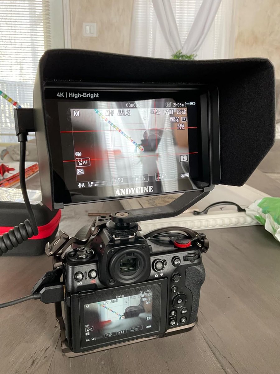 Andycinegear's tweet image. Ranked among the best in terms of image quality and functionality. The Andycine A6II is an amazing little monitor.

#directorsmonitor #proresrAW #SDI #ARRI #Sony #cinema #filmmaking #camerasetup #videography #ASMR #asmrvideo #cameragear #filmmaking #cinematography #camerarig