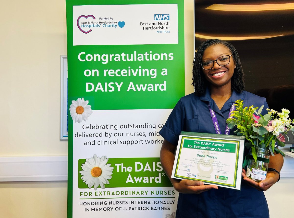 Congratulations to DAISY Award winner Dede 🏆 Dede supported a couple who had previously lost their baby, ensuring she was present at all their appointments 💙 Thanks to @ENHHCharity for making the DAISY Award possible 🤩 Find out more here: enherts-tr.nhs.uk/patient-visito…