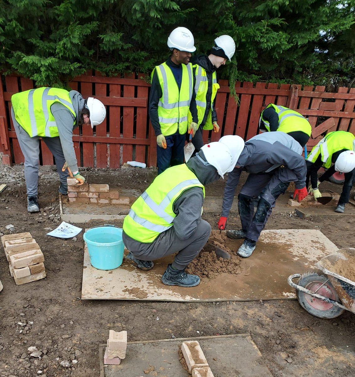 Are you working with school leavers in @nlcpeople with an interest in Construction? 🛠️🪚🧱 @TIGERS_UK are recruiting our next ‘Future in Construction’ programme. If you have any questions or would like to refer a young person, please contact alisonnichol@tigersltd.co.uk😊