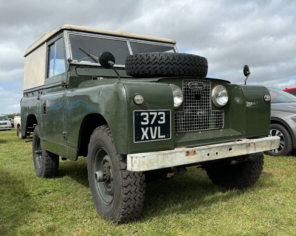 Series II 88in – is there a more quintessential chocolate-box Land Rover? #landrover #landroverseries #series2 #rover #landy #landroverseries2 #landroverseriesII #offroad #4x4 #4wd #offroading #mud #adventure #explore #onelifeliveit #lrm #landrovermonthly