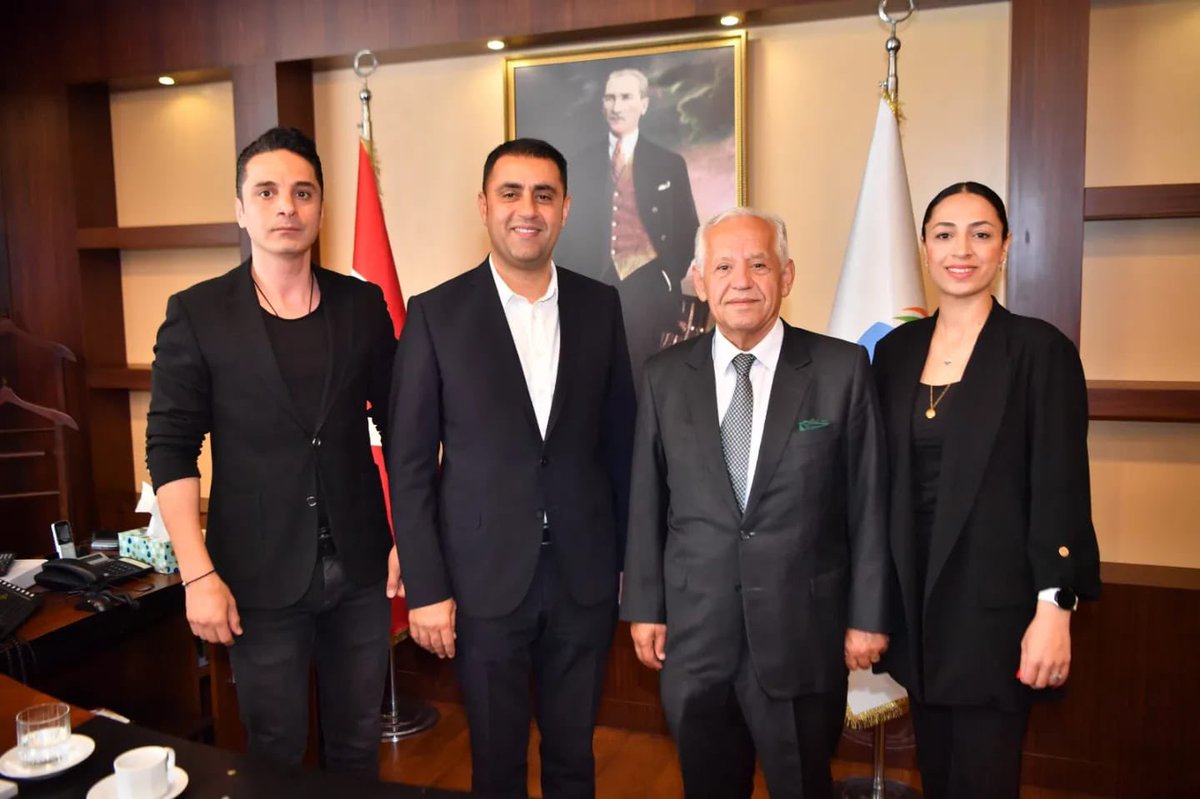 Önceki dönem TÜRKONFED Başkanı Sn.Süleyman Onatça ve beraberindeki konuklar Belediye Başkanımız Sn.Emrah Kozay'ı makamında ziyaret etti.