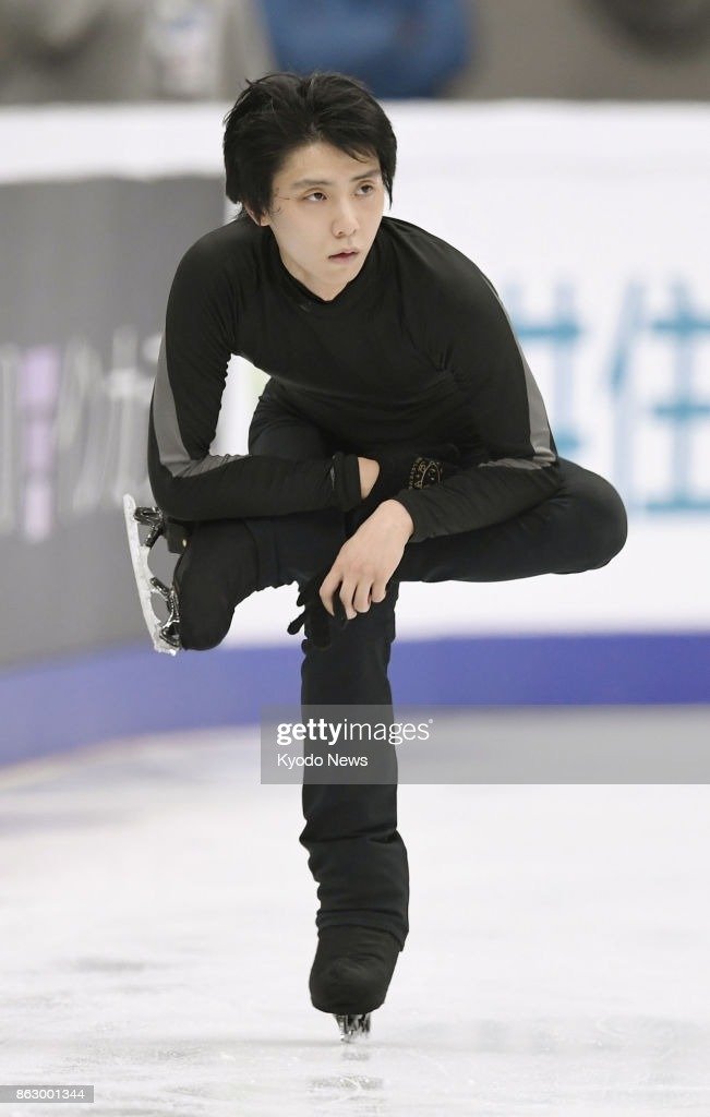 He makes everything look so effortless one with no skating experience would think 'I can do this too'. 😅
Well, NO. 

#羽生結弦 #HANYUYUZURU𓃵 #YuzuruHanyu𓃵