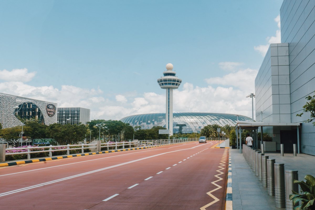 #BreakingNews: Changi Airport soars to become the 5th busiest airport globally in 2023, and the busiest airport in Asia! ✈️ With over 58M passenger movements recorded last year, Changi Airport returned to the top 5 busiest airports since 2013. Read more: changi.me/4aC7LEy