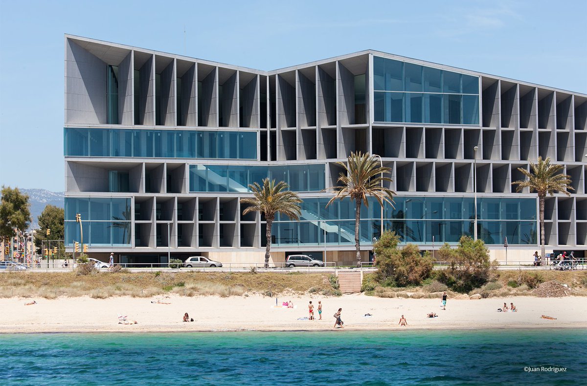 guardianglasseu's tweet photo. The Palma de Mallorca Auditorium is made of #SunGuard™ Solar Light Blue 52 to help lowering the solar energy, thus helping to reduce the demand on air conditioning. Combined with #ClimaGuard™ 1.0 glass for the inner part, it provides thermal insulation to face colder months. ✅ https://t.co/Zw2X2LP4Uu