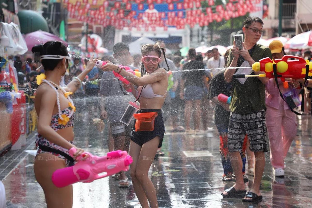 WVGIF's tweet photo. Adakah SONGKRAN Mesra-Muslim?

Pesta SONGKRAN —kebiasaannya disambut pada 13 atau 14 April— merupakan hari simbolik pergerakan matahari dari satu lambang astrologi ke lambang yang lain dan menandakan permulaan tahun baharu Thai. 

Tapi Muslim boleh sambut tak?
New Year jer kot... https://t.co/usMVTLSOTJ