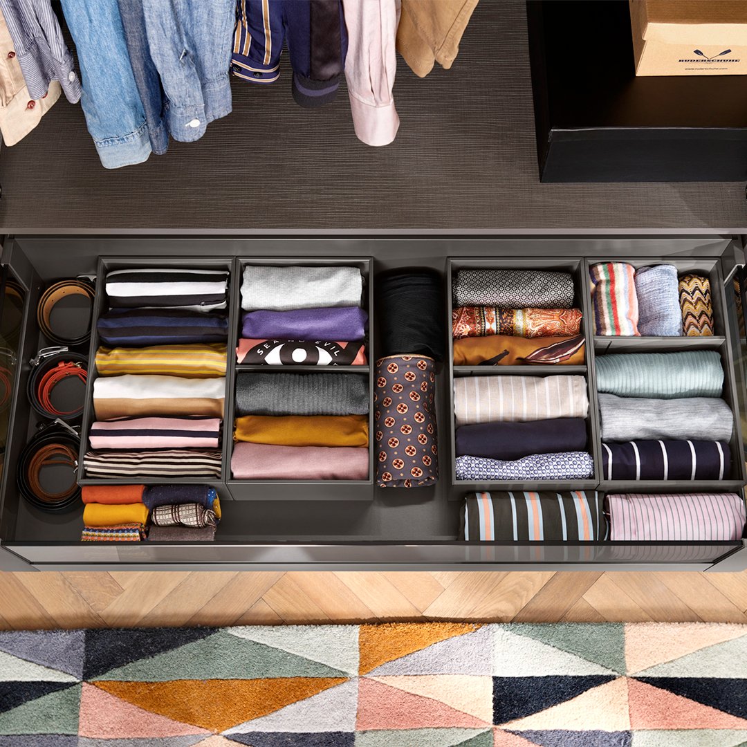 Organize your entire wardrobe effortlessly with Bienal's use of Blum's AMBIA-LINE. ⁠

#closetdesign #closetgoals #closetorganization #walkincloset #interiordesign #homeorganization #closet #bienalclosets #bienalcabinets #bienal