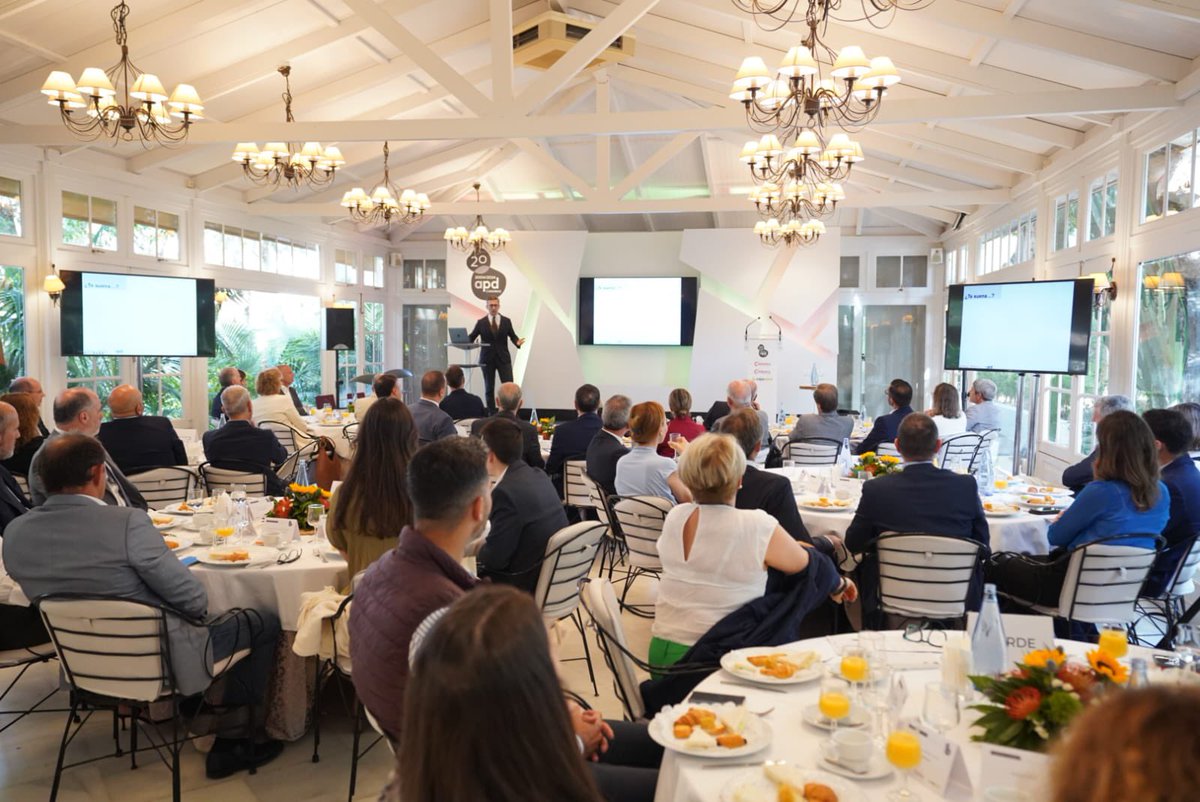 MiriamAPDCan's tweet photo. Hoy contamos en #Canarias con la participación de @PabloFoncillas, docente e investigador en #innovacion #empresarial, donde nos hace reflexionar sobre el verdadero reto de la #digitalización, su integración @camarasctfe @cajasiete @APDasociacion https://t.co/8JqcHC9h2E