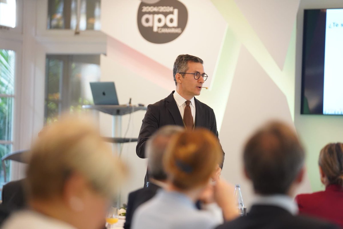 MiriamAPDCan's tweet photo. Hoy contamos en #Canarias con la participación de @PabloFoncillas, docente e investigador en #innovacion #empresarial, donde nos hace reflexionar sobre el verdadero reto de la #digitalización, su integración @camarasctfe @cajasiete @APDasociacion https://t.co/8JqcHC9h2E