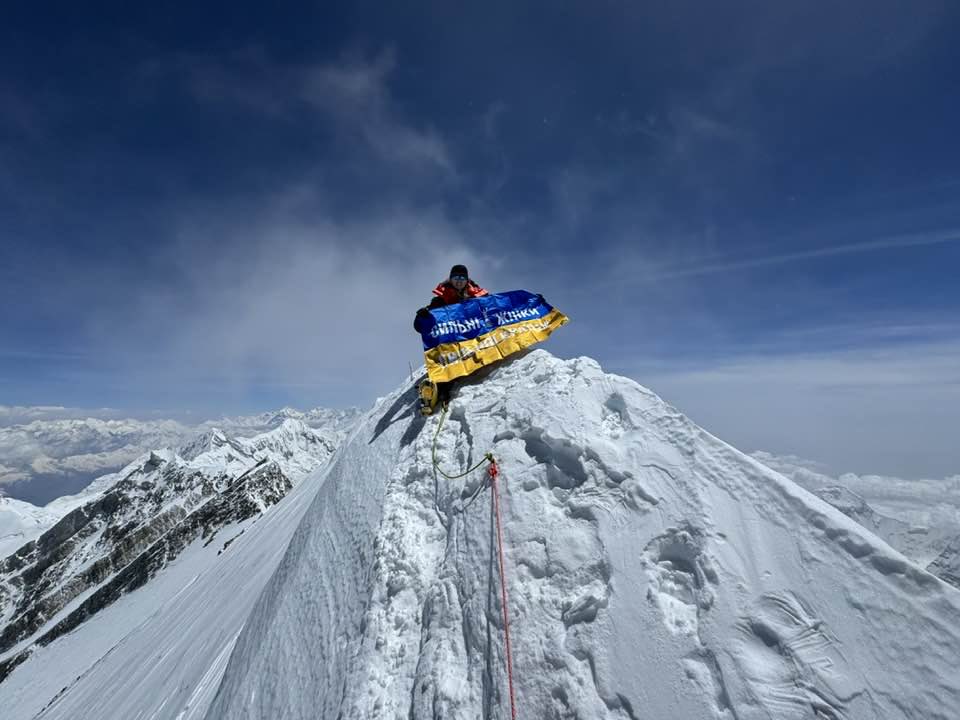 8000mThe's tweet image. 🚨🏔Information : hier au Népal, les grimpeuses Allie Pepper et Flor Cuenca ont réussi le sommet de l’Annapurna sans utilisation d’oxygène ! Bravo pour cet exploit Mesdames, et bonne récupération ! #sport #alpinisme