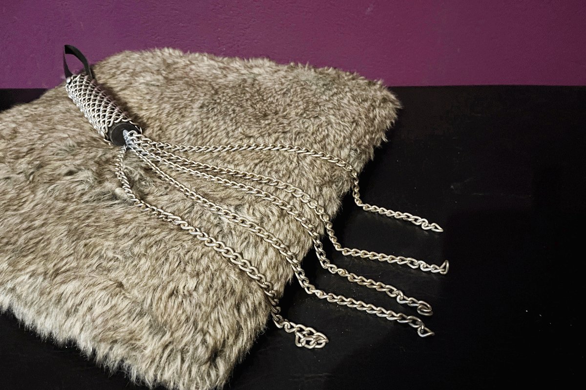 BDSMforyouNL's tweet photo. Kettingzweep of chain flogger. Hoe listig is deze eigenlijk? Of is het een schaap in wolfskleding?

https://t.co/elGgU9nnAh
#bdsmforyou #meesteres #meesteresmoriah #kettingzweep #zweep #chainflogger https://t.co/tr872fOezo