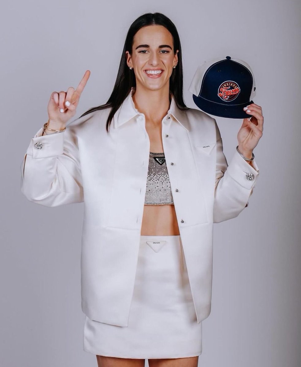 Caitlin Clark ganará el 0.007% de su equivalente masculino, Victor Wembanyama.

Él, 12 millones de dólares. Ella, 76.500$.

Y el cuento de que ella no lo genera ya no nos vale. Basta.